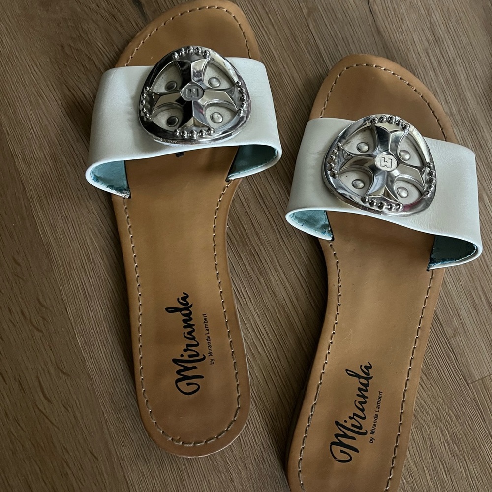 White leather flat sandals Miranda Lambert